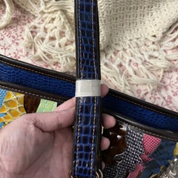 Beautiful Leather Dancing Leaf Handbag - Picture 7 of 7